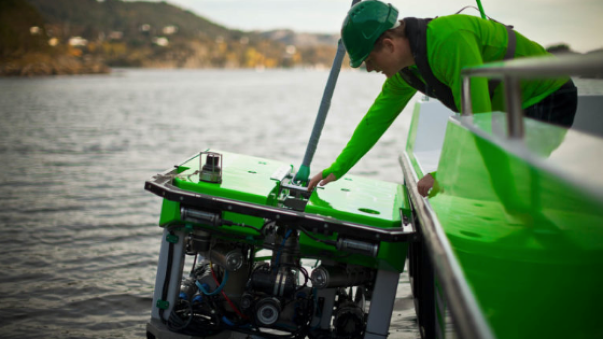 Monitoring the Position of an ROV in Freshwater Layers in Norwegian ...