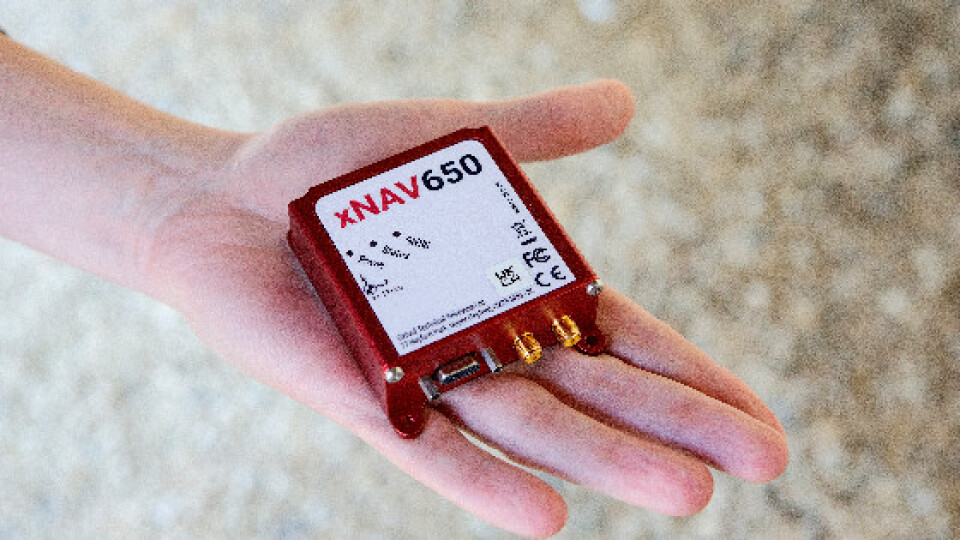 xnav650-in-hand-2.jpg