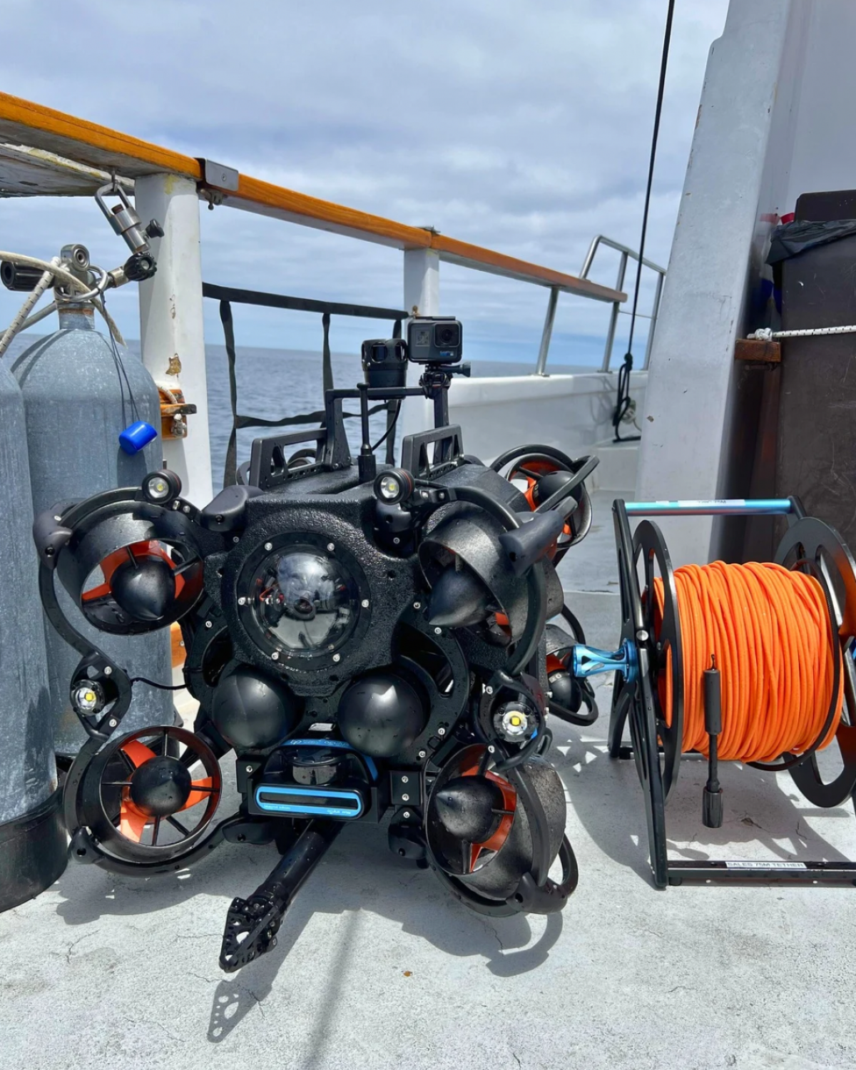 Small Orange Rov SRV-8X Optimus ROV - Geo-matching