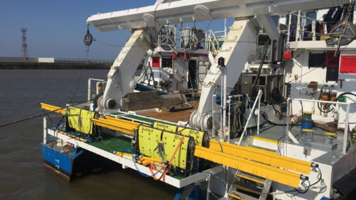 Undertaking a Geophysical abd UXO Survey with a Multiple EIVA ScanFish ...